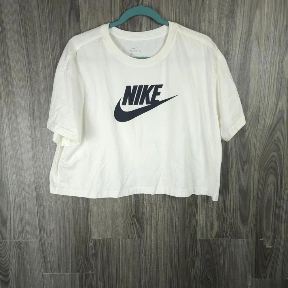 Nike Sportswear Essential Women Crop Top White Black Logo Tee XL BV6175-100